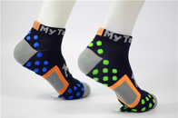 Non chaussettes à séchage rapide de dérapage pour les chaussettes résistantes de dérapage plus âgé et coloré avec le polyester
