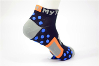 Non chaussettes à séchage rapide de dérapage pour les chaussettes résistantes de dérapage plus âgé et coloré avec le polyester