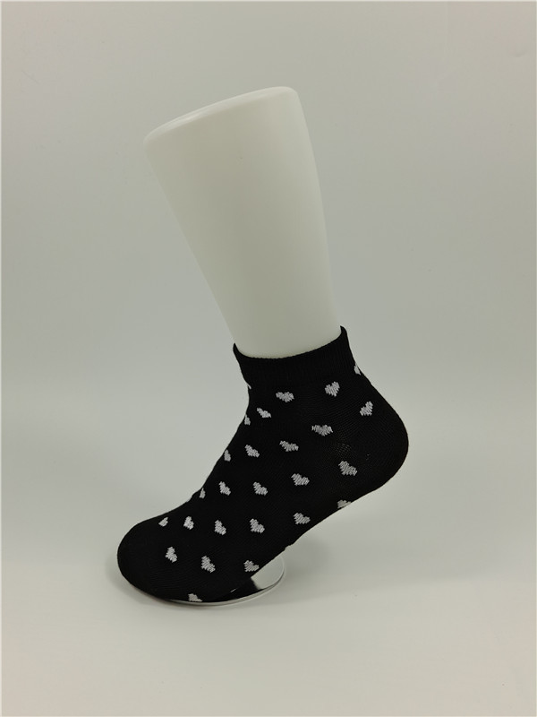 Chaussettes noires résistantes de coton d'odeur pour des enfants, chaussettes blanches de coton d'OEM de garçons unisexes de service