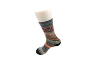 Colorez les chaussettes imprimées des anti hommes répugnants de rayures avec la longue fibre blanche de lustre