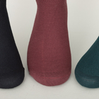 Chaussettes en nylon rouges/de vert fibre de robe, chaussettes respirables de robe de coton organique de cachemire