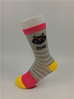 Les chaussettes antibactériennes tricotées de coton d'enfants avec différentes couleurs font pour passer commande