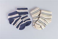 Anti chaussettes colorées tricotées bactériennes de bébé de coton avec le matériel résistant d'odeur