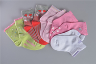 Anti chaussettes colorées tricotées bactériennes de bébé de coton avec le matériel résistant d'odeur