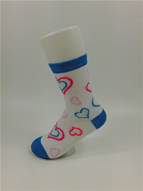 Les chaussettes antibactériennes tricotées de coton d'enfants avec différentes couleurs font pour passer commande